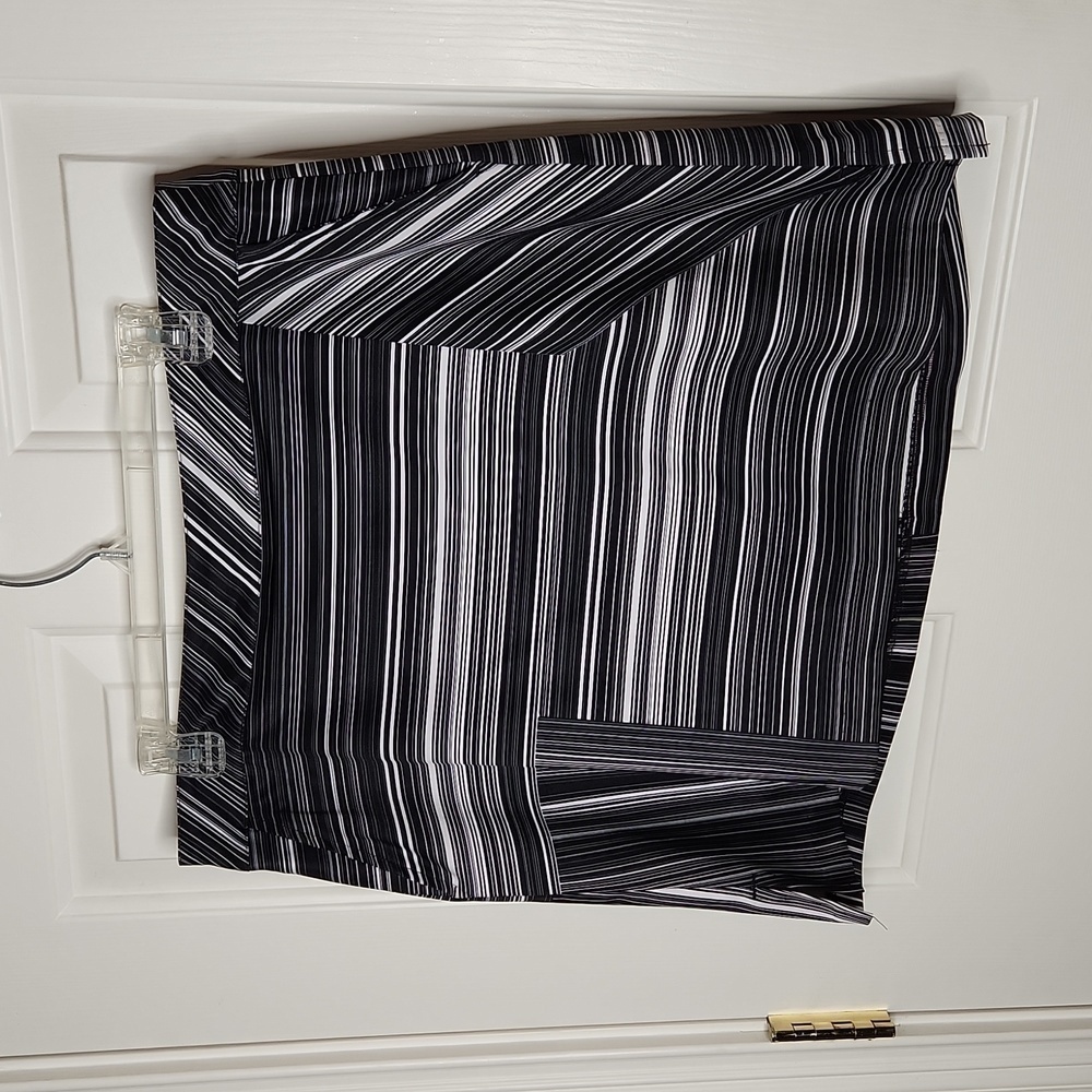LADY Hagen Empower Variegated Stripe Skort Black/White Size 12 - Picture 2 of 13